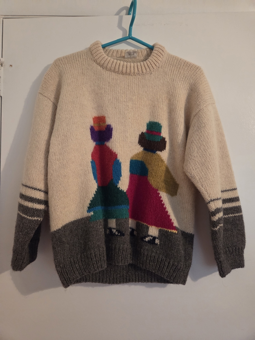 Wazmin S.R.L. 100% Alpca Wool Cream and Gray Graphic Knit Sweater